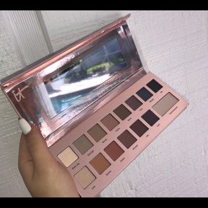 iT Cosmetics Naturally Pretty Eyeshadow Palette